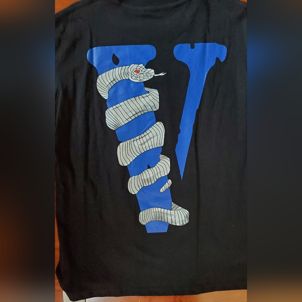 VLONE Black and Blue Snake Graphic Tee - Picture 6 of 7